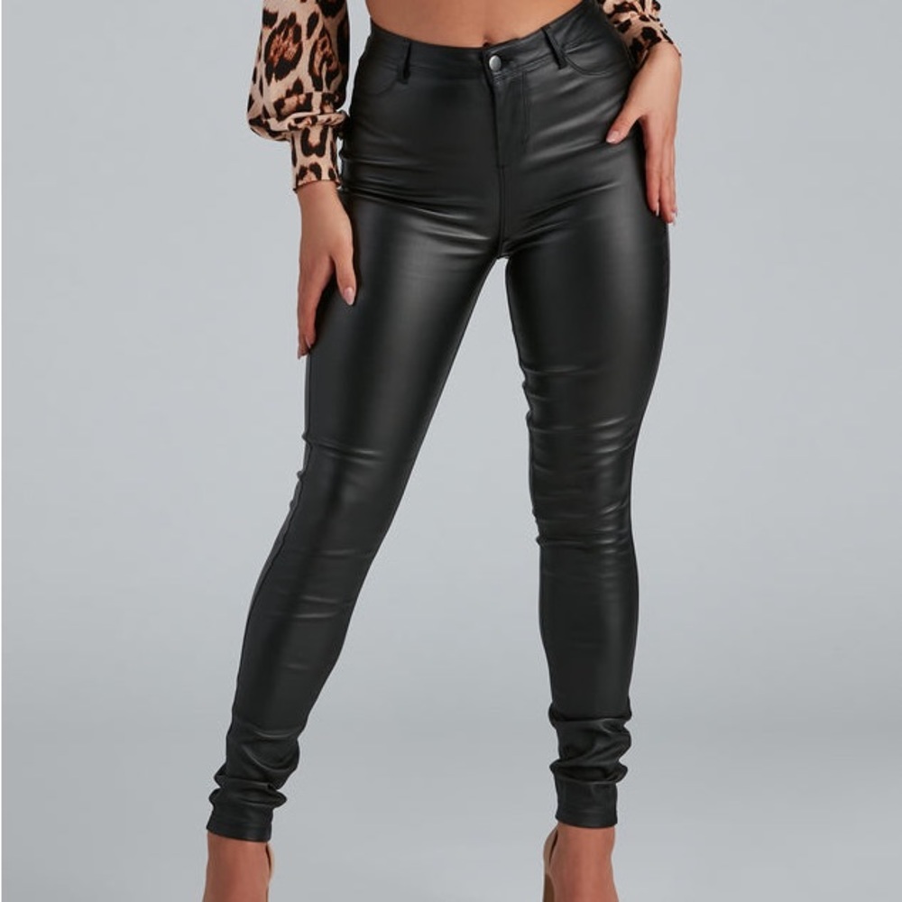 Faux leather skinny jeans